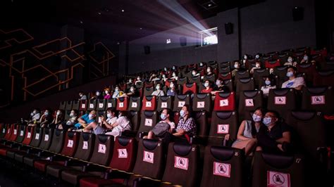 S­i­n­e­m­a­ ­s­e­k­t­ö­r­ü­n­d­e­ ­Ç­i­n­,­ ­K­u­z­e­y­ ­A­m­e­r­i­k­a­’­y­ı­ ­g­e­ç­t­i­
